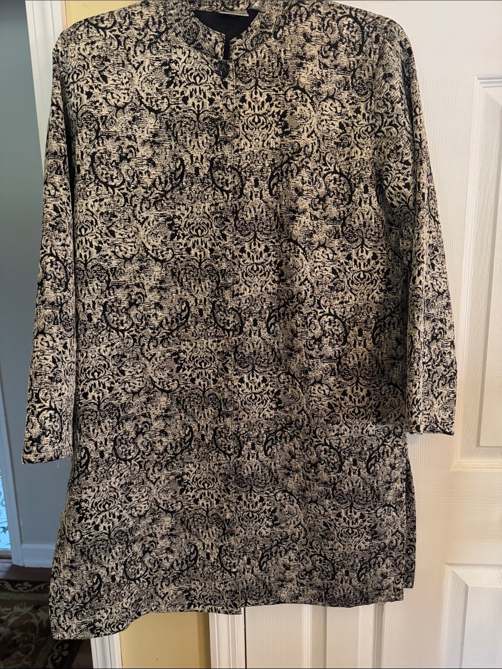 Chico’s Size 2 Black and Cream Patterned Tunic